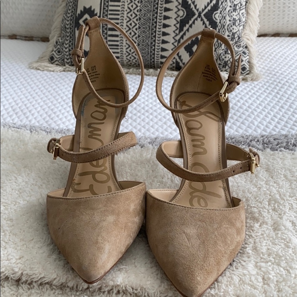 Ankle strap pump
